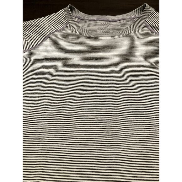 Women’s Lululemon Long Sleeve Size 10 - Picture 2 of 6